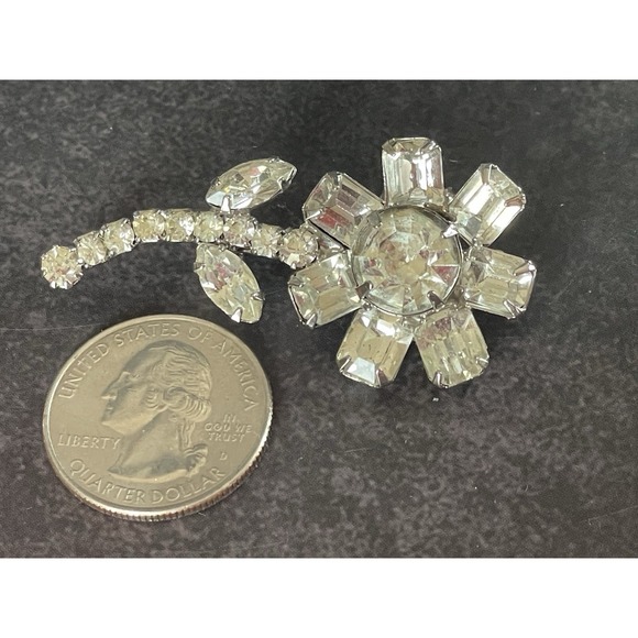 Vintage Silver Clear Rhinestone Flower Brooch Pin Grandma's Jewelry Prong Set - Picture 5 of 5